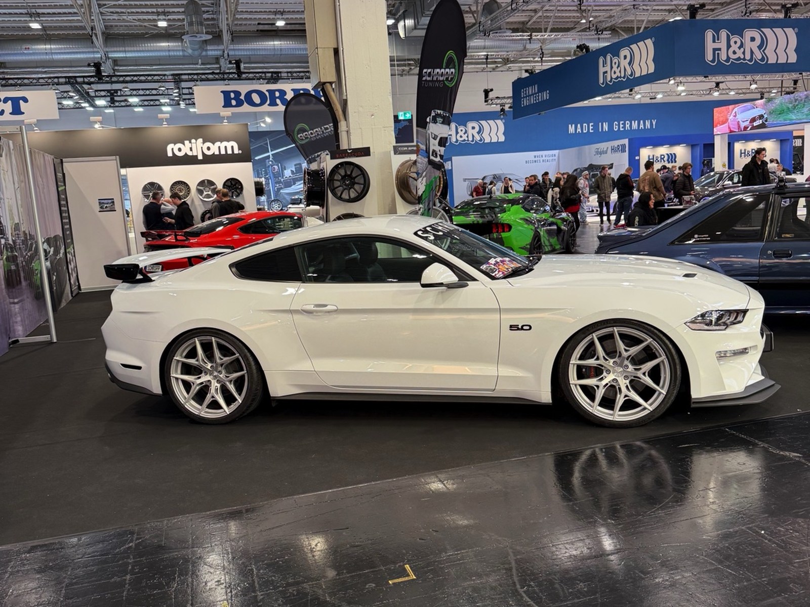 Ford Mustang mit hochwertigen Leichtmetallrädern