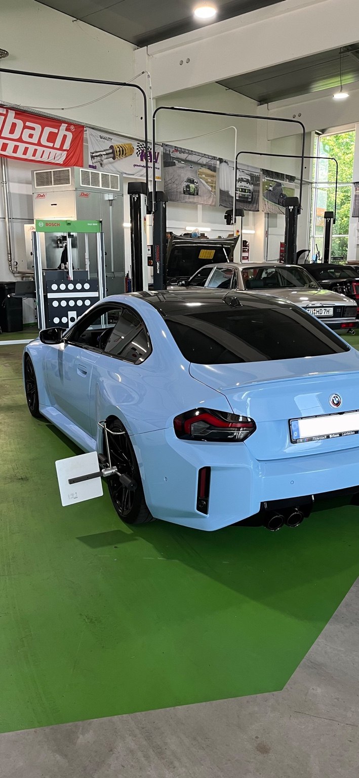 BMW M2 bei der 3D-Achsvermessung bei Schropp Tuning