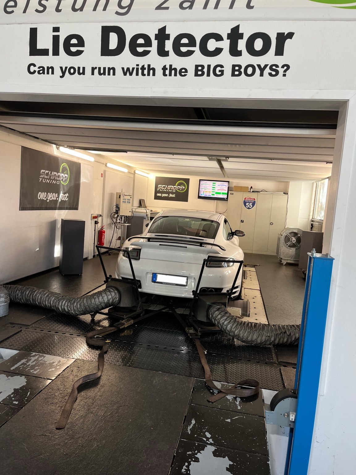 Porsche auf dem SuperFlow Leistungsprüfstand bei Schropp Tuning
